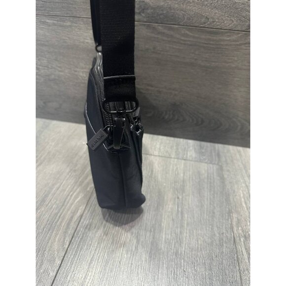 IHKWIP THE TRIPLE ZIP CROSSBODY CARD CASE Black Bag B000397 - Picture 6 of 7